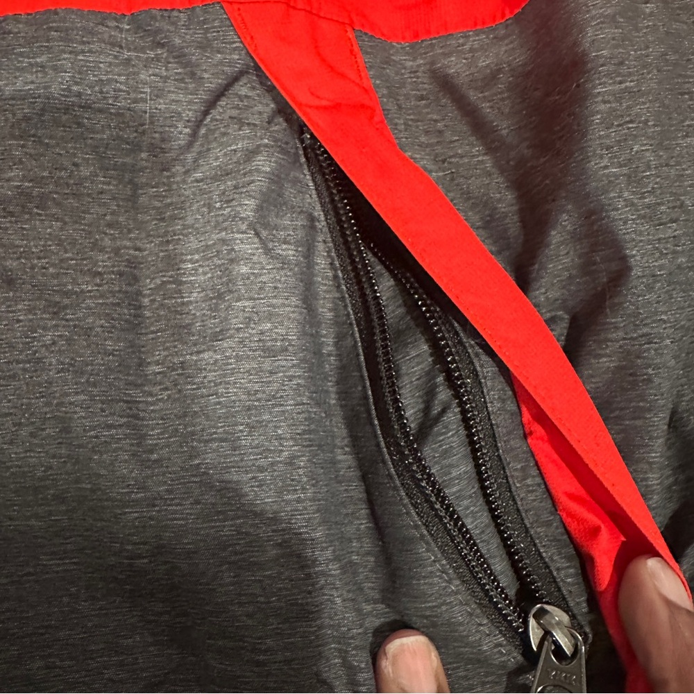 {preloved} Boy’s The North Face Red and Black Hooded Raincoat - Picture 4 of 11